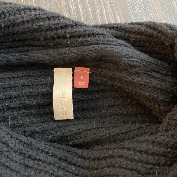 Pilcro ladies oversized sweater in size medium. - Picture 3 of 9